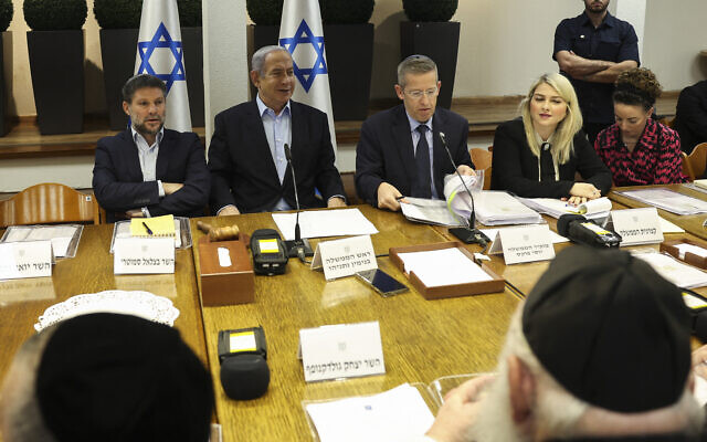 Israeli war cabinet to discuss Ramadan preparations, stalled hostage deal