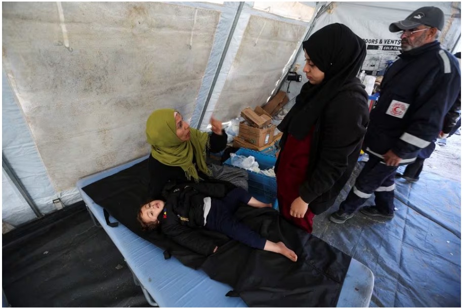 Gaza ambulances become mobile clinics as fighting blocks way to hospitals