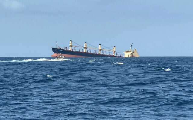 Ship hit by Houthis sinks in Red Sea, the 1st vessel lost in the conflict