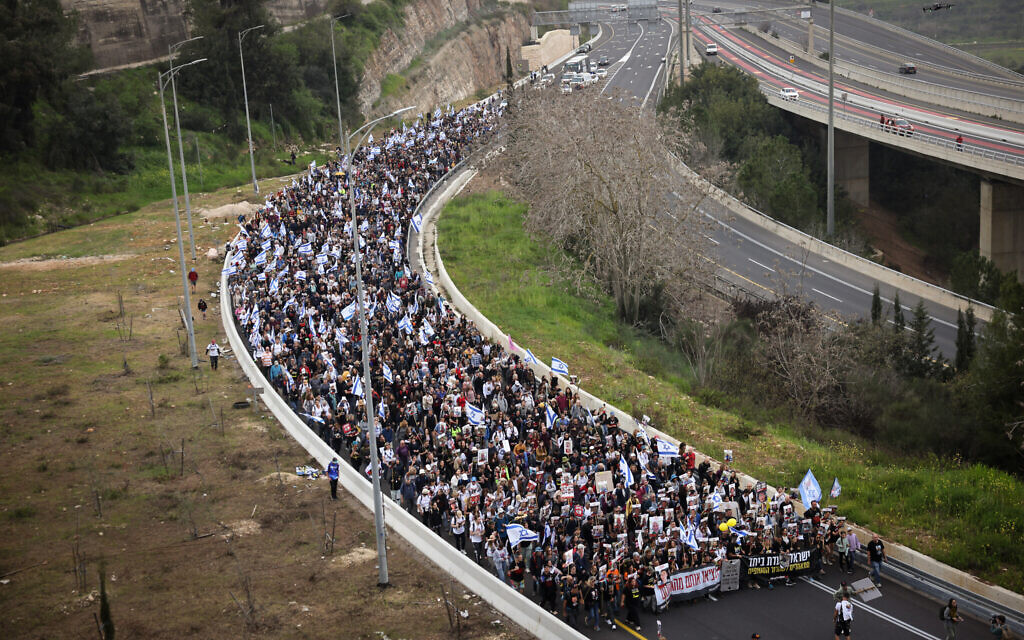 ‘Unity march’ swells to 15,000 people as it approaches Jerusalem