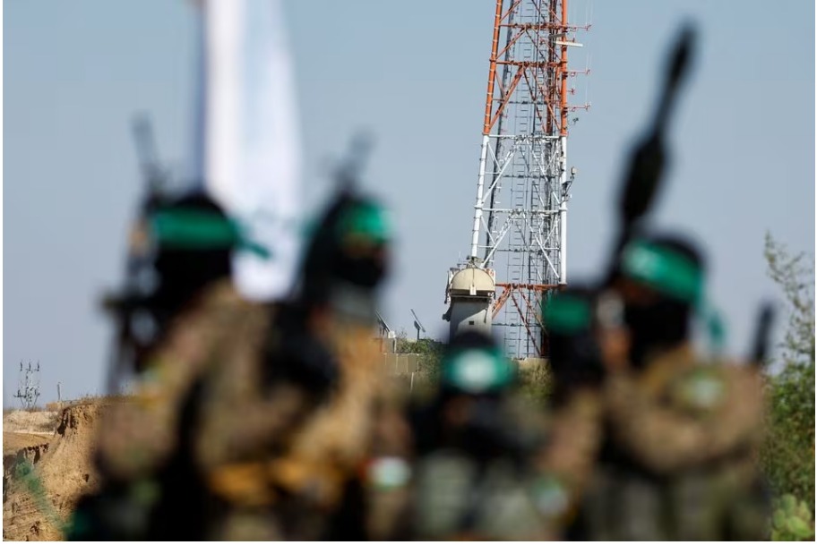 Hamas-linked website warns Palestinians not to work with Israel’