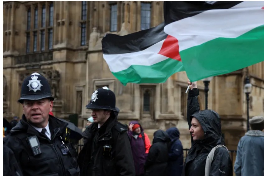 UK grants asylum to Palestinian citizen of Israel in ‘seismic’ U-turn