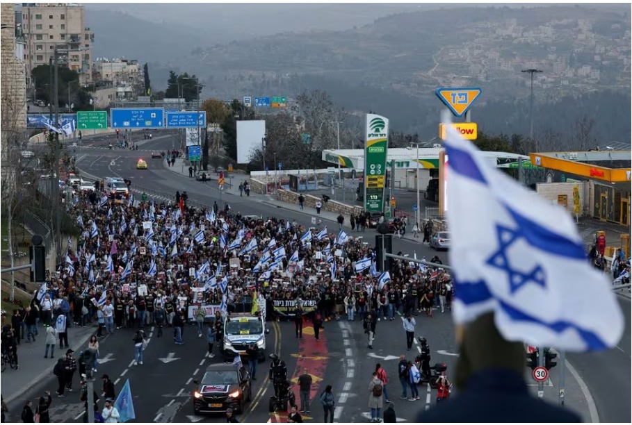 Thousands join Israeli hostage families in march on Jerusalem