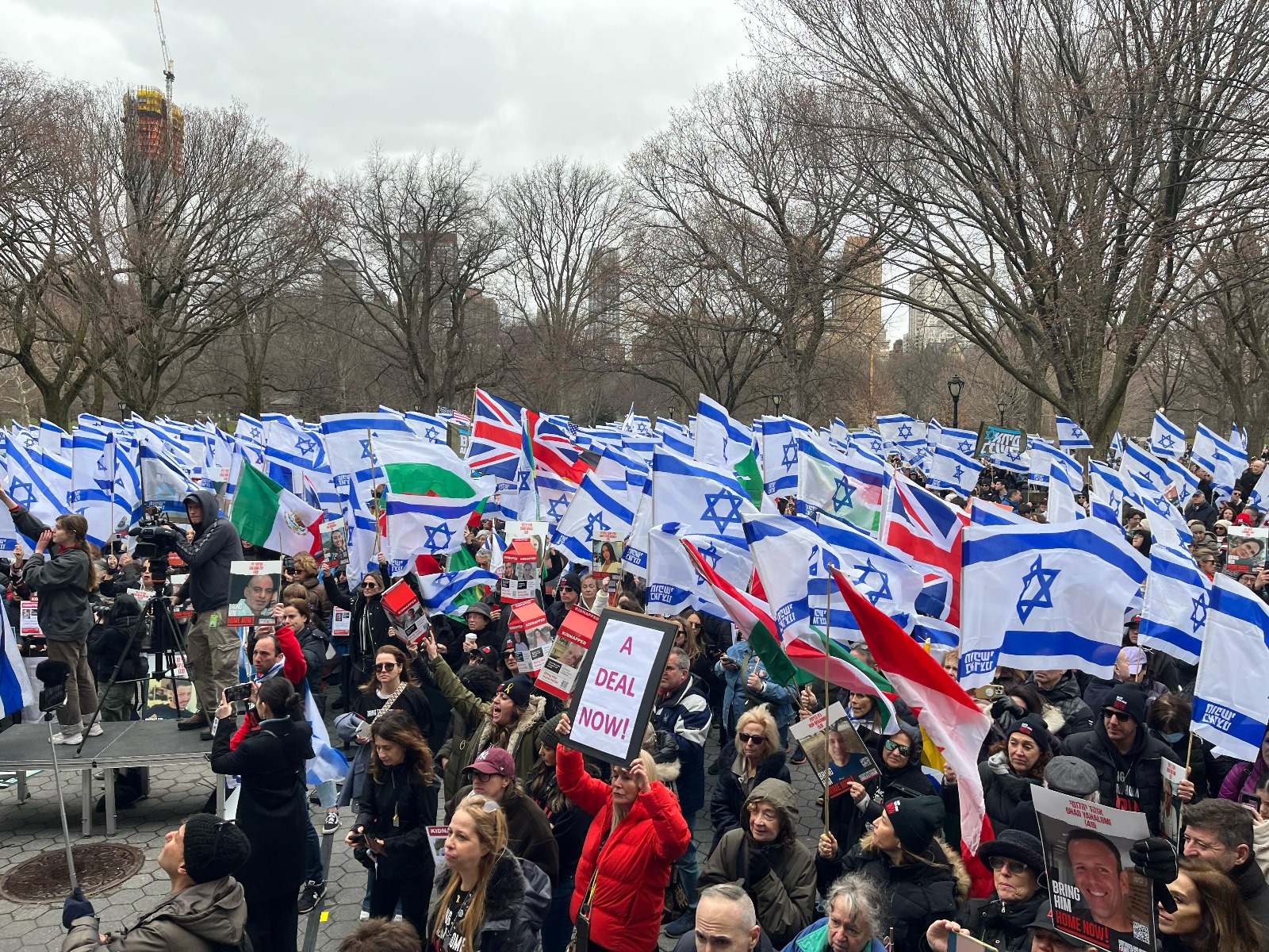 Thousands rally in NY Central Park to call for release of Gaza hostages